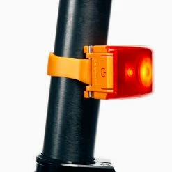 Bookman Curve Rear Light -VÉLOS DE ROUTE SOLDES CurveLight Orange Rear Onbike 1 54b192b7 d616 4c0f b504 660301a7843c 1800x1800