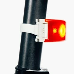Bookman Curve Rear Light -VÉLOS DE ROUTE SOLDES Curve White Rear Onbike 1 9d9c1ff3 8897 440b 8522 9c94ae60a476 1800x1800