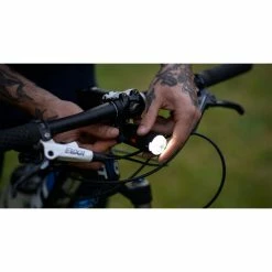 Knog PWR Mountain 2000L Front Light 10 Knog PWR Mountain 2000L Front Light -VÉLOS DE ROUTE SOLDES Knog PWRMountain1800L203