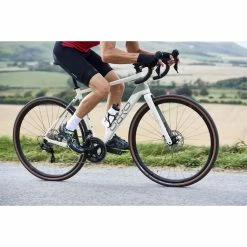Orro Terra C HYD 7020 RR9 Gravel Bike (2023) -VÉLOS DE ROUTE SOLDES Orro Terra C 105 Hydro RR9 Gravel Bike 2021 Adventure Bikes Chalk 2021 ORRTC2702RR9SDC48 1