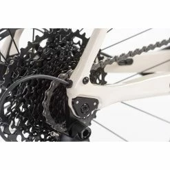 Orro Terra C Sram Apex1 RR9 Gravel Bike (2022) -VÉLOS DE ROUTE SOLDES Orro Terra C Sram Apex1 RR9 Gravel Bike 2021 chalk 06