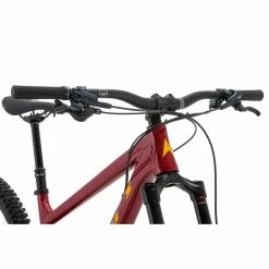 Vitus Mythique 29 AMP Mountain Bike 31 Vitus Mythique 29 AMP Mountain Bike -VÉLOS DE ROUTE SOLDES Vitus Mythique 29 AMP Mountain Bike 2023 Octane Red 09